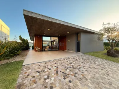 Casa de Condomínio com 4 Quartos à venda, 270m² no XANGRI-LÁ, Xangri-lá