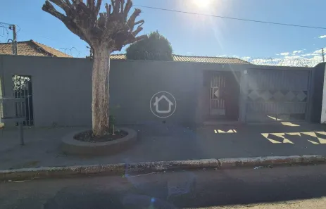 Casa com 3 Quartos à venda, 140m² no Vila Palmira, Campo Grande