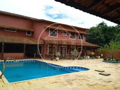 Sobrado com 4 Quartos à venda, 385m² no Centro, Embu-Guaçu