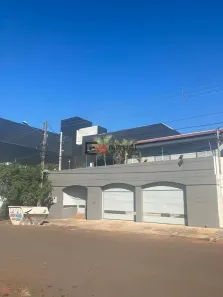 Sobrado com 4 Quartos à venda, 350m² no Quebec, Londrina