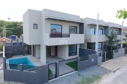 Sobrado com 3 Quartos à venda, 121m² no Cambijú, Itapoá
