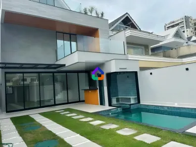 Casa de Condomínio com 3 Quartos para alugar, 350m² no Recreio dos Bandeirantes, Rio de Janeiro