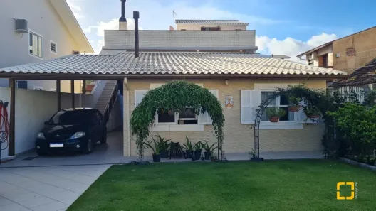 Casa com 3 Quartos à venda, 305m² no Pântano do Sul, Florianópolis