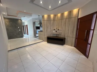 Casa com 3 Quartos para alugar, 120m² no Jardim Altos de Santana II, Jacareí