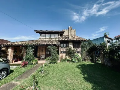 Casa com 3 Quartos à venda, 238m² no Morro das Pedras, Florianópolis