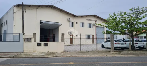 Galpão/Depósito/Armazém à venda, 720m² no Barreiros, São José
