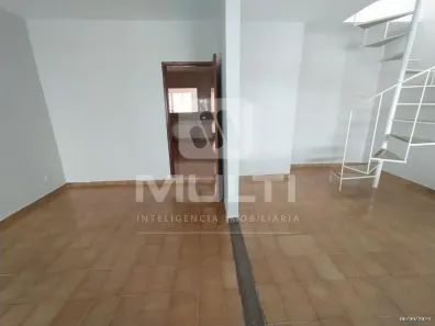Casa com 4 Quartos para alugar, 232m² no Cidade Jardim, Uberlândia