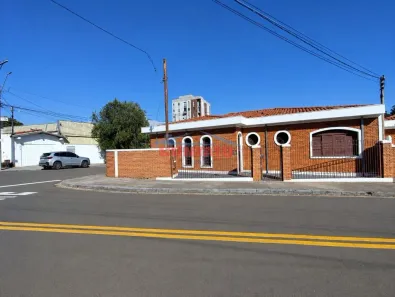 Casa com 3 Quartos para alugar, 200m² no Parque Arnold Schimidt, São Carlos