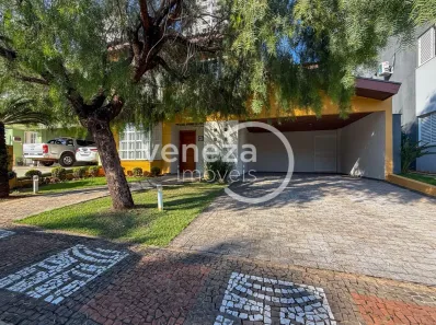 Casa com 3 Quartos para alugar, 243m² no Parque Residencial Alcântara, Londrina