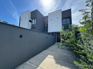 Sobrado com 3 Quartos à venda, 118m² no Anita Garibaldi, Joinville