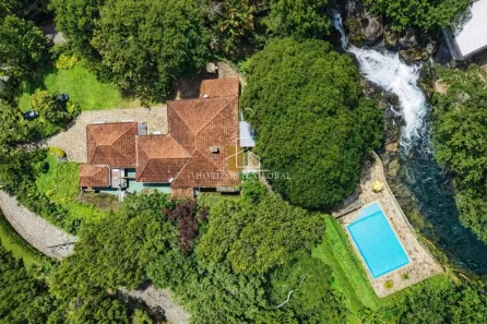 Casa de Condomínio com 6 Quartos para alugar, 600m² no Cuiabá, Petrópolis