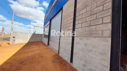 Galpão/Depósito/Armazém para alugar, 370m² no Novo Mundo, Uberlândia