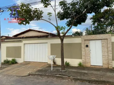 Casa com 3 Quartos para alugar, 190m² no São Mateus, Montes Claros