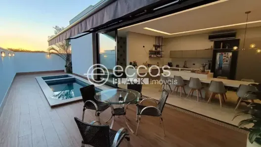 Casa com 3 Quartos à venda, 328m² no Granja Marileusa, Uberlândia