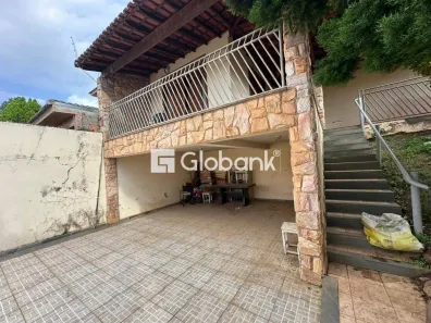 Casa com 4 Quartos para alugar, 140m² no Vila Regina, Montes Claros