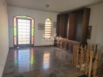 Imóvel Comercial com 5 Quartos para alugar, 380m² no Tabajaras, Uberlândia
