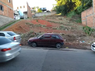 Lote/Terreno à venda, 710m² no Bandeirantes, Cariacica