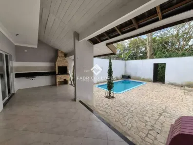 Sobrado com 3 Quartos para alugar, 240m² no Loteamento Villa Branca, Jacareí