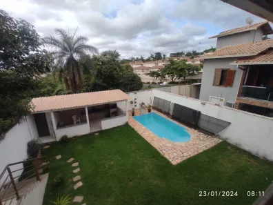 Casa com 3 Quartos à venda, 180m² no Cabral, Contagem