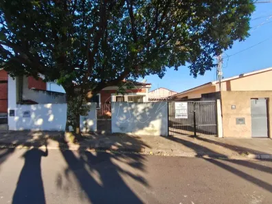 Casa com 2 Quartos para alugar, 55m² no Centro, Araraquara