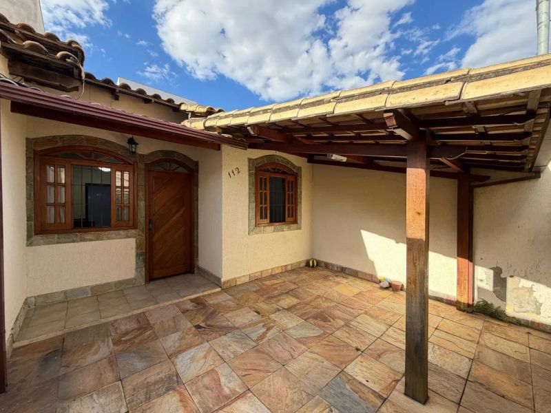 Casa com 2 quartos — Santa Amélia, Belo Horizonte