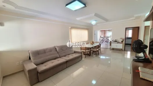 Casa com 3 Quartos à venda, 220m² no Jardim Europa, Uberlândia