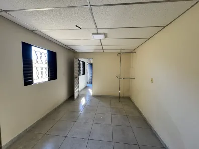 Casa com 1 Quarto para alugar, 50m² no Setor Residencial Garavelo I, Trindade
