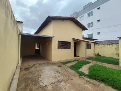 Casa com 3 Quartos à venda, 155m² no Santa Mônica, Uberlândia