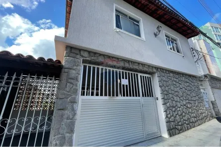 Casa com 4 Quartos para alugar, 157m² no Jardim Glória, Juiz de Fora