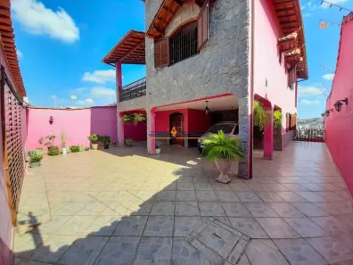Casa com 5 Quartos à venda, 330m² no Santa Mônica, Belo Horizonte