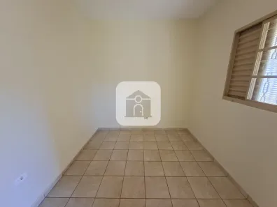 Casa com 2 Quartos para alugar, 65m² no Valparaíso, Uberlândia