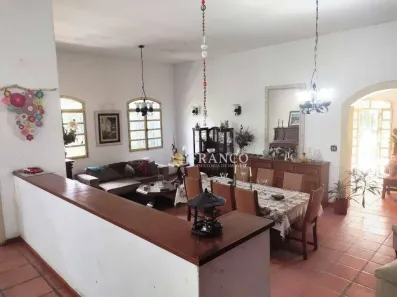 Fazenda/Sítio com 3 Quartos à venda, 700m² no Independência, Taubaté