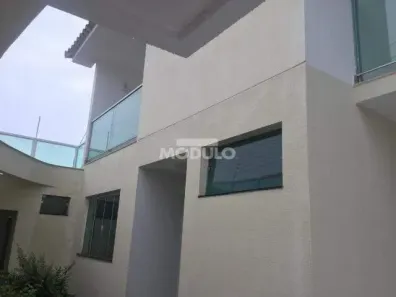Casa com 4 Quartos para alugar, 500m² no Daniel Fonseca, Uberlândia