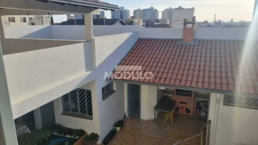 Casa com 5 Quartos à venda, 360m² no Santa Mônica, Uberlândia