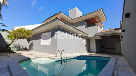 Casa com 5 Quartos à venda, 399m² no Jardim Karaíba, Uberlândia