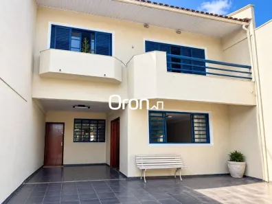 Sobrado com 4 Quartos à venda, 393m² no Vila Lucy, Goiânia