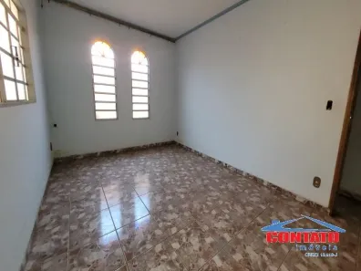 Casa com 3 Quartos à venda, 180m² no Vila Lutfalla, São Carlos