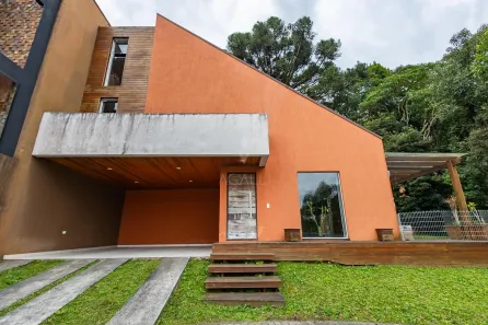 Sobrado com 4 Quartos à venda, 356m² no Santa Cândida, Curitiba