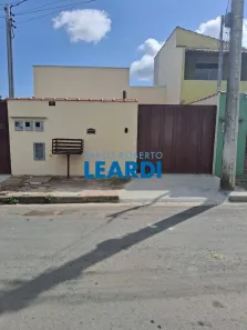 Casa com 2 Quartos à venda, 360m² no Jardim Kennedy, Poços de Caldas