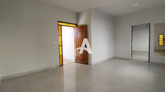 Casa com 3 Quartos para alugar, 180m² no Osvaldo Rezende, Uberlândia