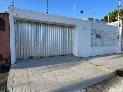 Sobrado com 4 Quartos para alugar, 197m² no Antares, Maceió