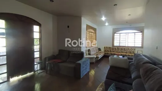 Casa com 4 Quartos à venda, 370m² no Vigilato Pereira, Uberlândia