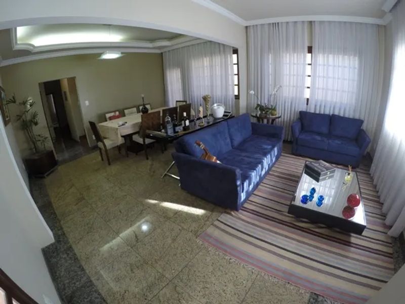 Casa com 4 quartos — Ouro Preto, Belo Horizonte