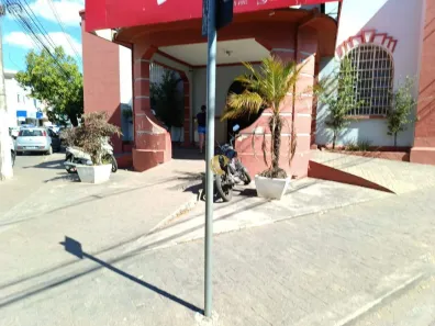Prédio Comercial para alugar, 1650m² no Centro, Sete Lagoas