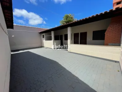 Casa com 4 Quartos à venda, 200m² no Santa Mônica, Uberlândia