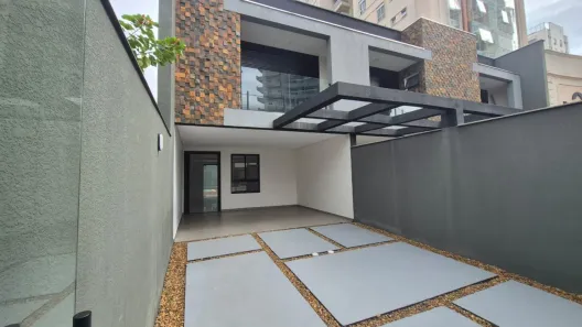 Sobrado com 3 Quartos à venda, 132m² no Saguaçu, Joinville