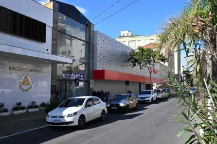 Ponto Comercial com 3 Quartos para alugar, 470m² no São Geraldo, Porto Alegre