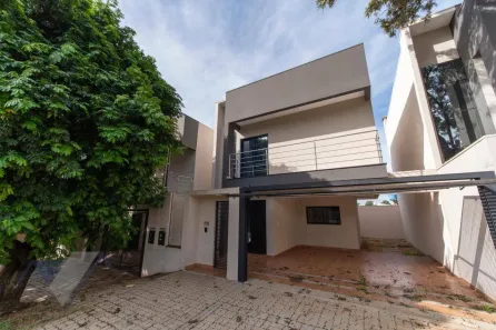 Sobrado com 3 Quartos à venda, 119m² no Centro, Cascavel