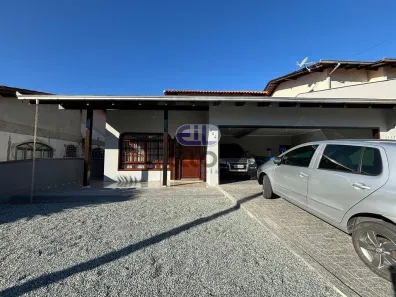 Casa com 4 Quartos à venda, 190m² no Petrópolis, Joinville