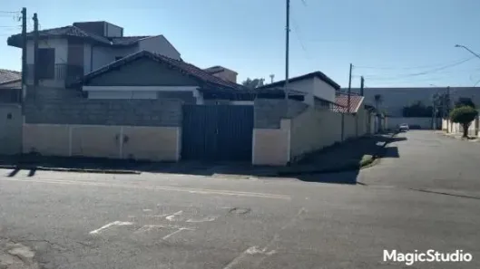 Casa com 2 Quartos à venda, 300m² no Vila São Carlos, Taubaté